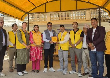 विद्यार्थीलाई शैक्षिक सामाग्री, स्थानीयलाई स्वास्थ्य उपचार