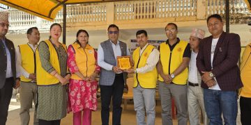 विद्यार्थीलाई शैक्षिक सामाग्री, स्थानीयलाई स्वास्थ्य उपचार
